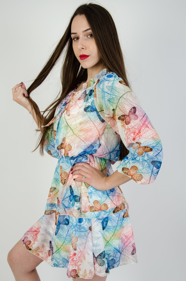 Biała sukienka w kolorowe wzory i motyle