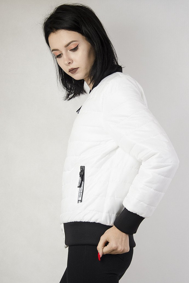 Biała, pikowana kurtka z białymi wstawkami