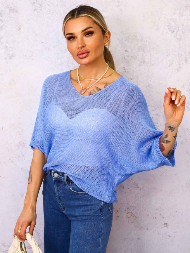 SWETER O KROJU NIETOPERZA Z OZDOBNYMI GUZIKAMI- NIEBIESKI