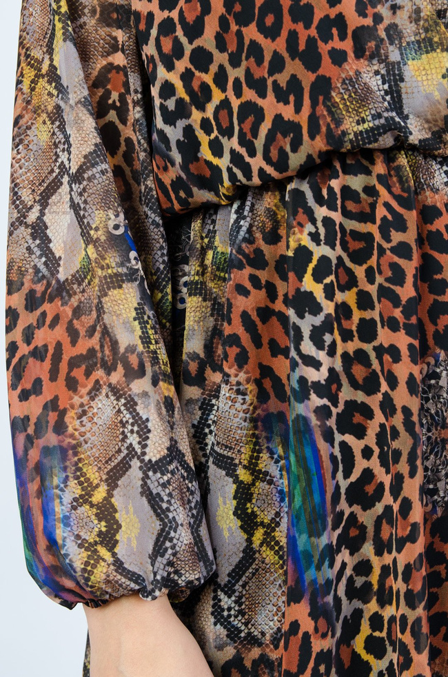 Wzorzysta sukienka kopertowa