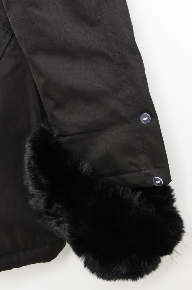 CZARNA KURTKA PARKA ZIMOWA Z ODPINANYM FUTERKIEM