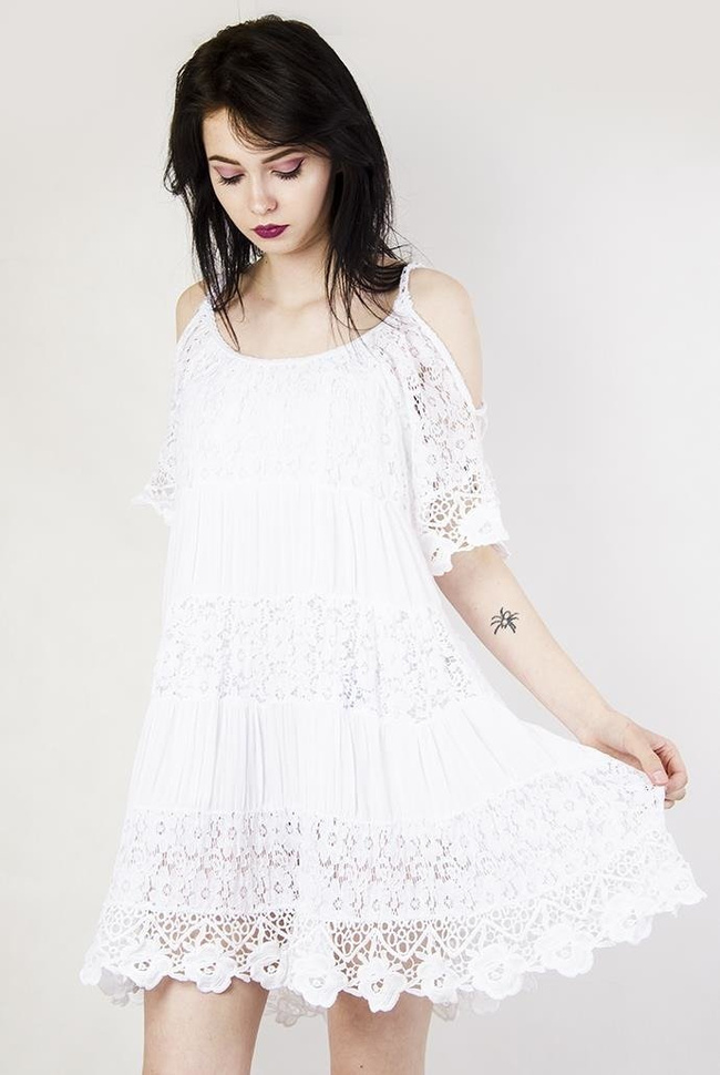 Biała, ażurowa sukienka na ramiączka