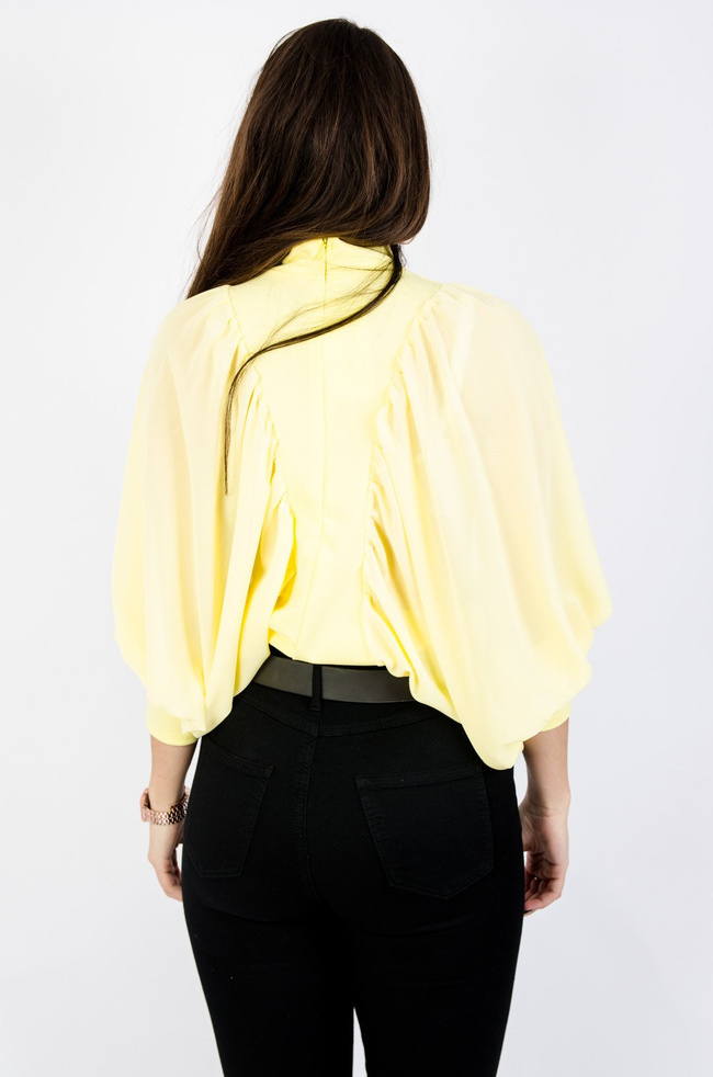 Żółta bluzka typu nietoperz