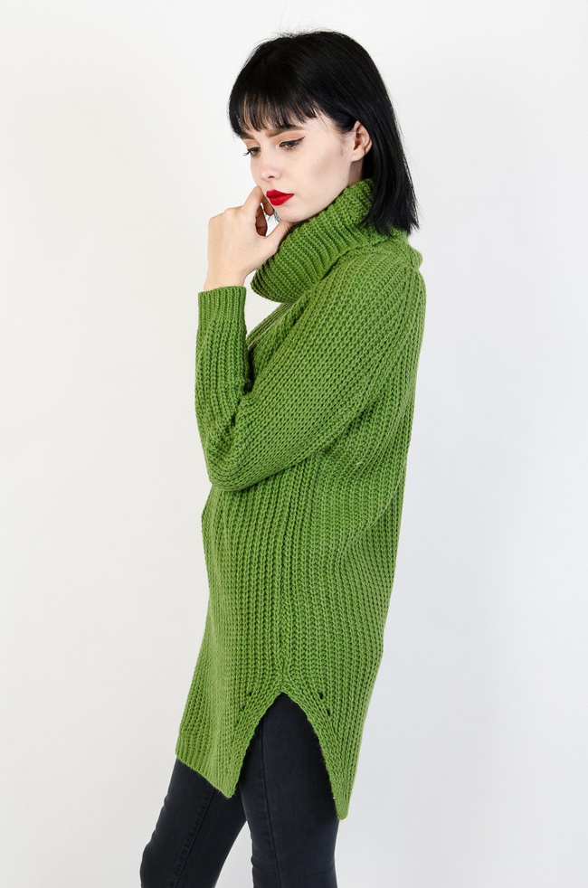 Zielony asymetryczny sweter z golfem