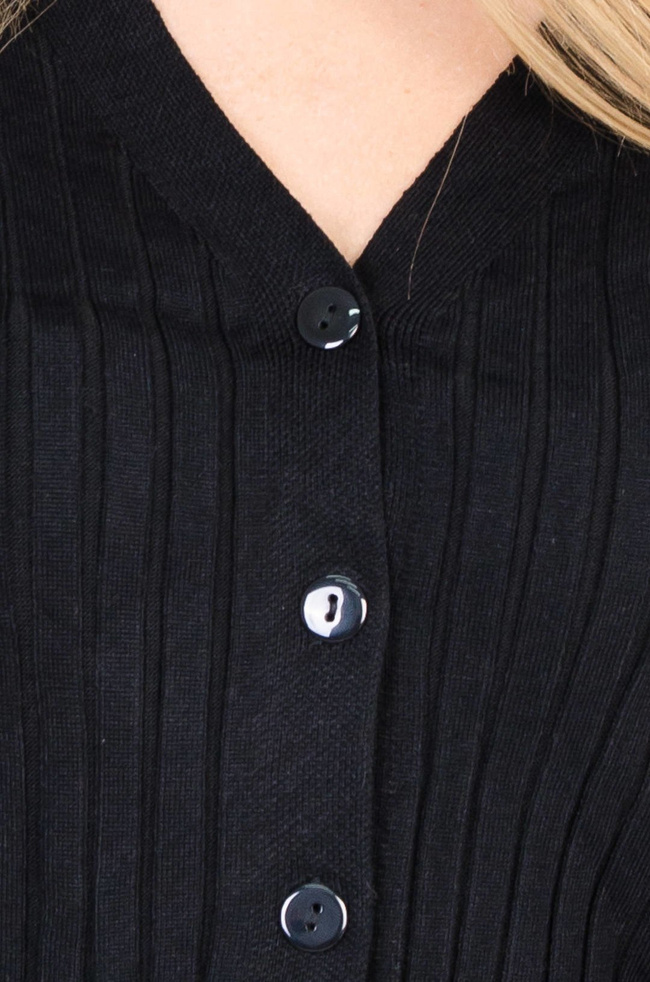 CZARNY SWETER W SZPIC, ZAPINANY NA GUZIKI