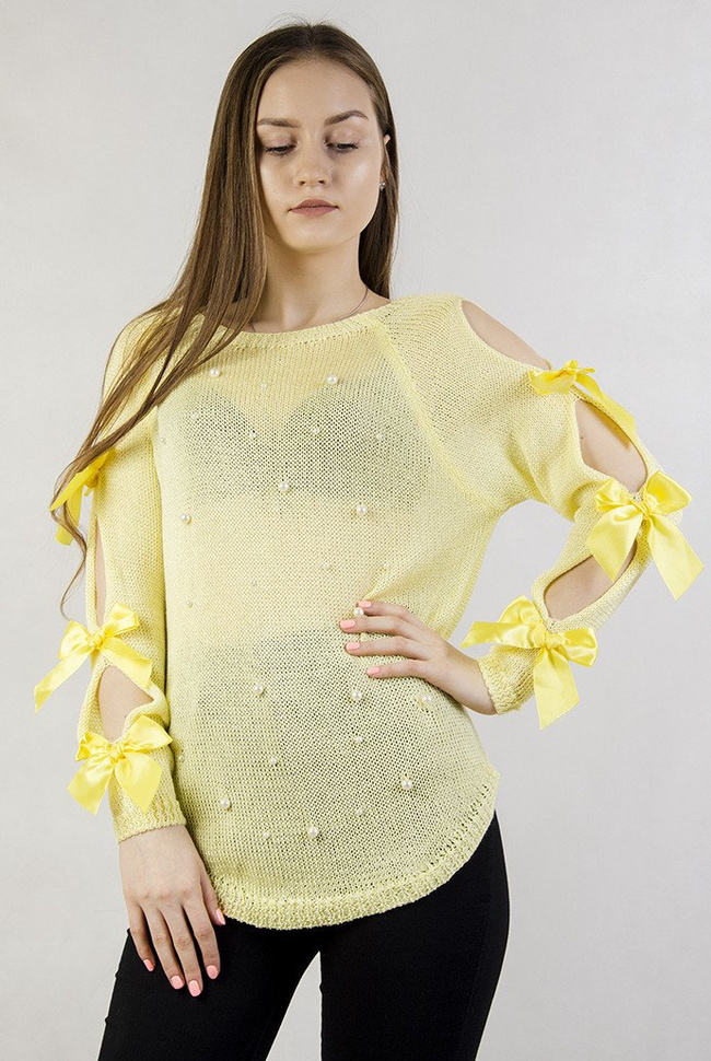 Żółty sweter z koralikami