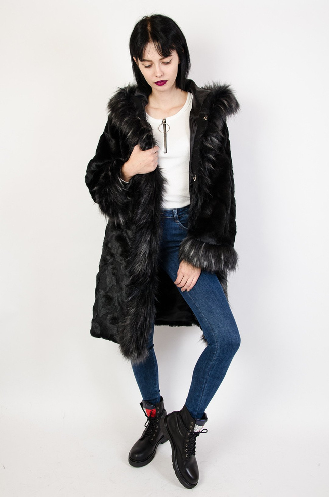 Czarne sztuczne futro z kapturem
