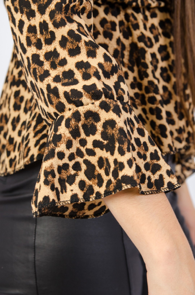 Wiązana bluzka w panterkę