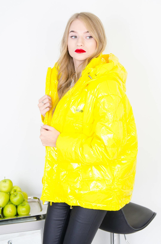 ŻÓŁTA WINYLOWA KURTKA Z KAPTUREM OVERSIZE
