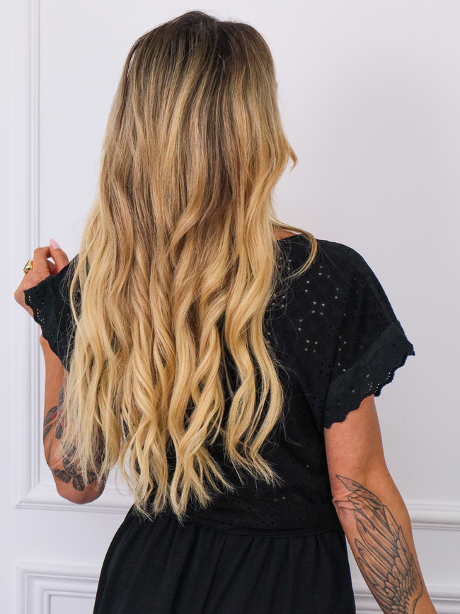 BLUZKA AŻUROWA Z FALBANKĄ NA RĘKAWIE I WIĄZANIEM- CZARNA