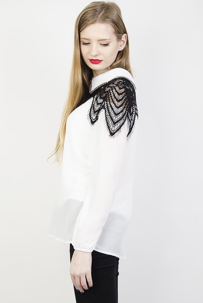 Biała koszula z czarnym, ażurowym zdobieniem