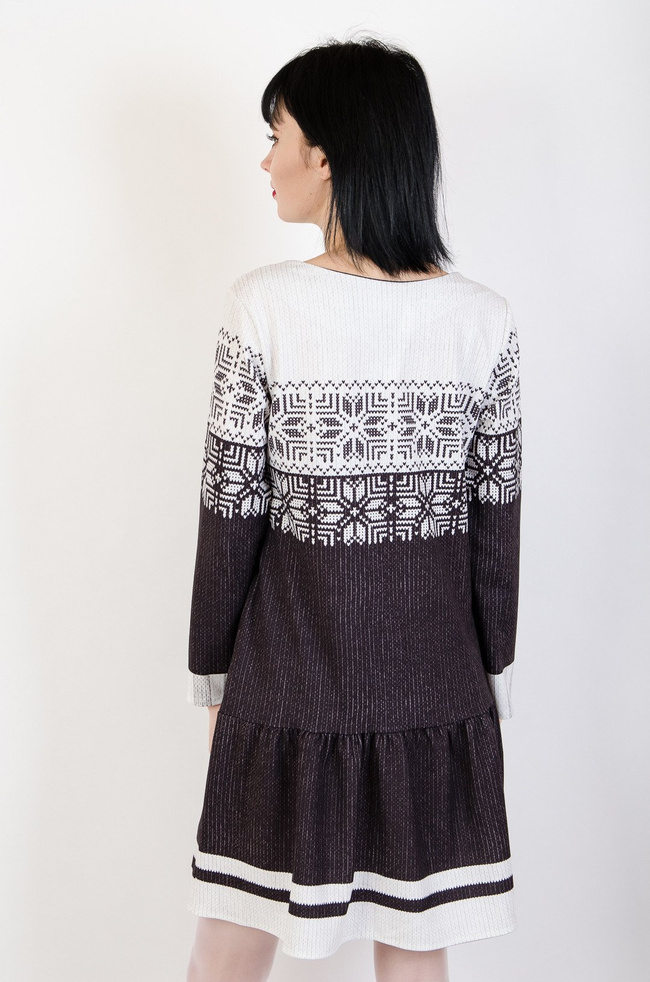 Biało czarna sukienka z motywem świątecznym