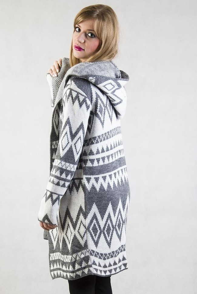 Szary sweterek w romby