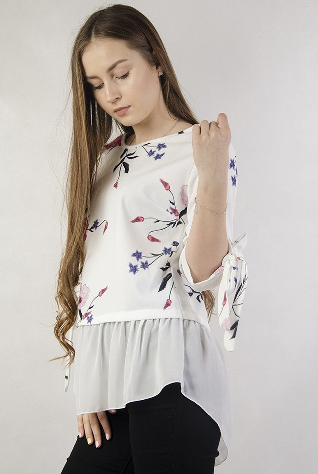 Biała bluzka w kolorowe kwiaty