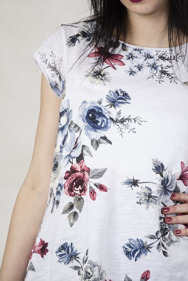 Biała bluzka w kwiaty, z krótkim rękawem