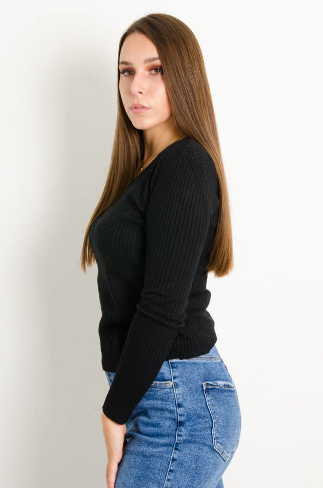 SWETER PRĄŻKOWANY Z DEKOLTEM W SZPIC- CZARNY