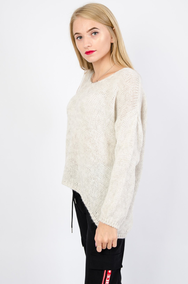 Beżowy sweter oversize