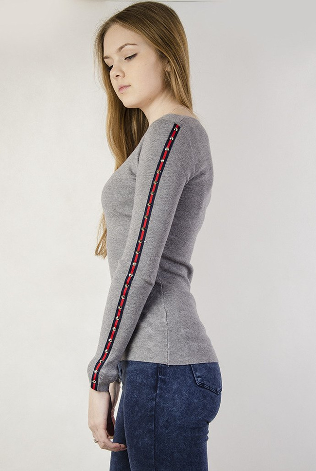 Szara, przylegająca bluzka z ćwiekami u boku