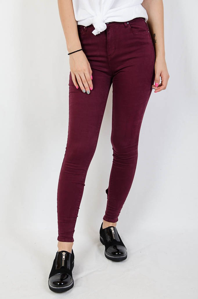 Bordowe spodnie jeansowe z zamkiem na nogawce oraz kokardą