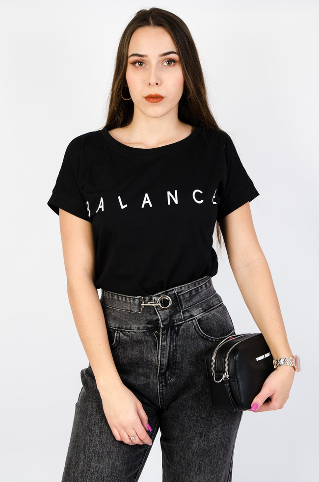 CZARNY T-SHIRT Z NAPISEM BALANCE