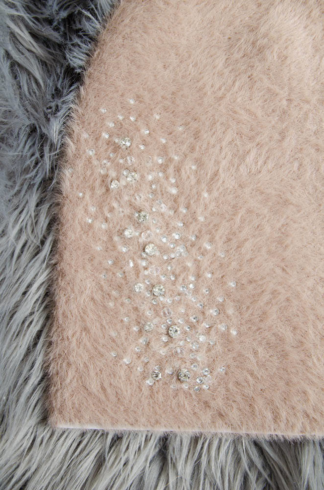 BRĄZOWA FUTRZANA CZAPKA Z OZDOBNYMI KRYSZTAŁKAMI