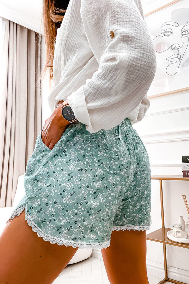 SZORTY W KWIATY I OZDOBNA KORONKĘ- ZIELONE