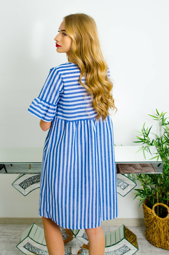 BIAŁO-NIEBIESKA SUKIENKA W PASKI O LUŻNYM KROJU