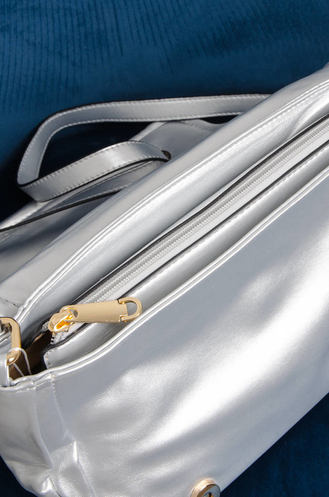 TOREBKA LISTONOSZKA Z OZDOBNYMI PRZESZYCIAMI- JASNO SREBRNA