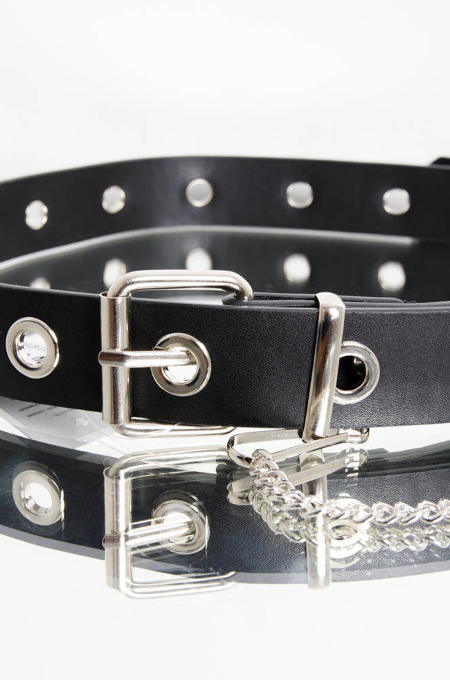 CZARNY PASEK Z METALOWYMI OCZKAMI I OZDOBNYM ŁAŃCUSZKIEM 