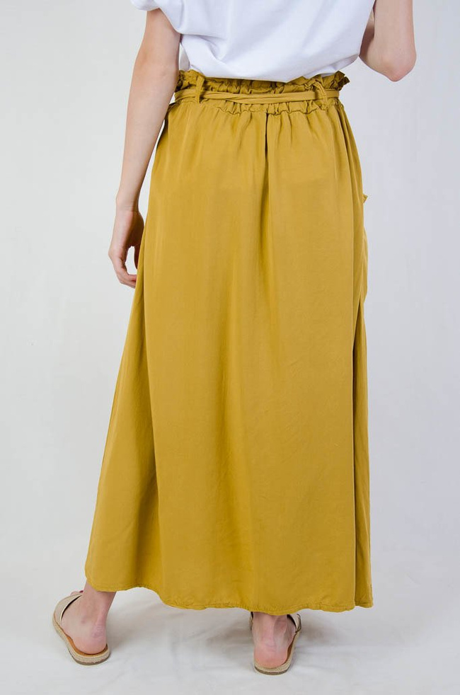 DŁUGA MUSZTARDOWA SPÓDNICA Z KIESZENIAMI WIĄZANA W PASIE 
