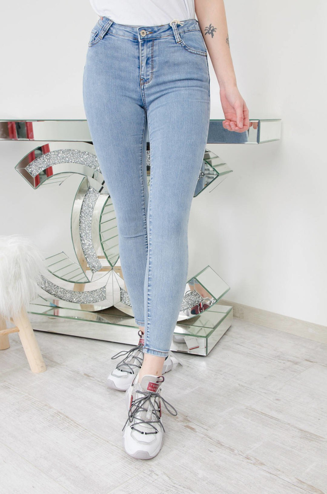 PRZYLEGAJĄCE SPODNIE JEANSOWE PUSH UP TYPU JEGGING