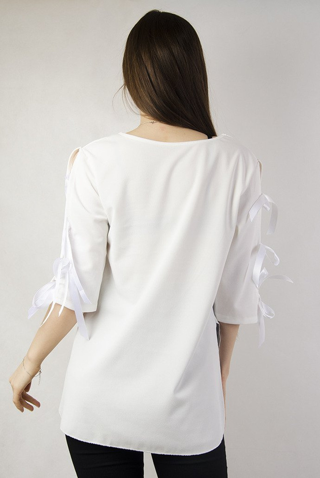 Biała asymetryczna bluzka z kokardkami