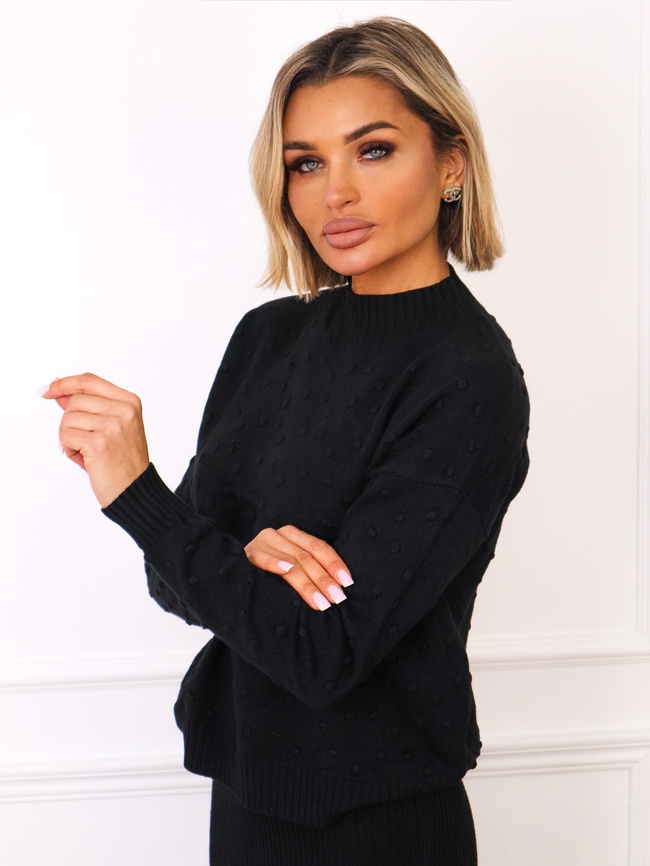 SWETER Z WYTŁACZANYMI KROPKAMI- CZARNY