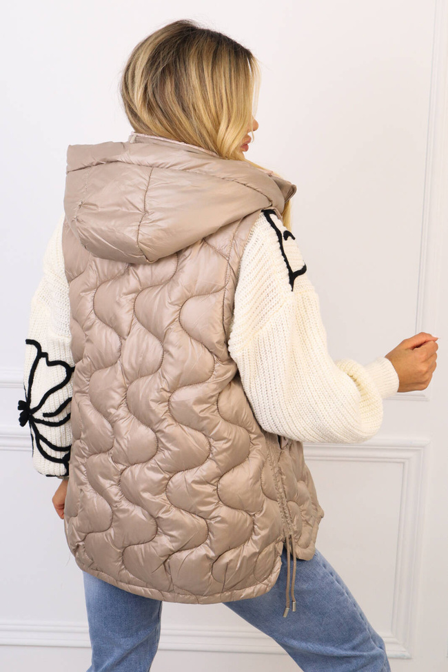 BEŻOWA PIKOWANA KAMIZELKA ZE ŚCIĄGACZAMI PO BOKACH