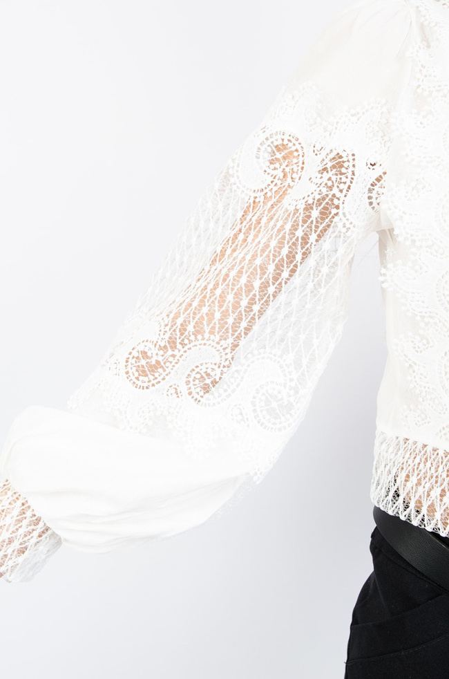 BIAŁA AŻUROWA BLUZKA Z BUFIASTYMI RĘKAWAMI 