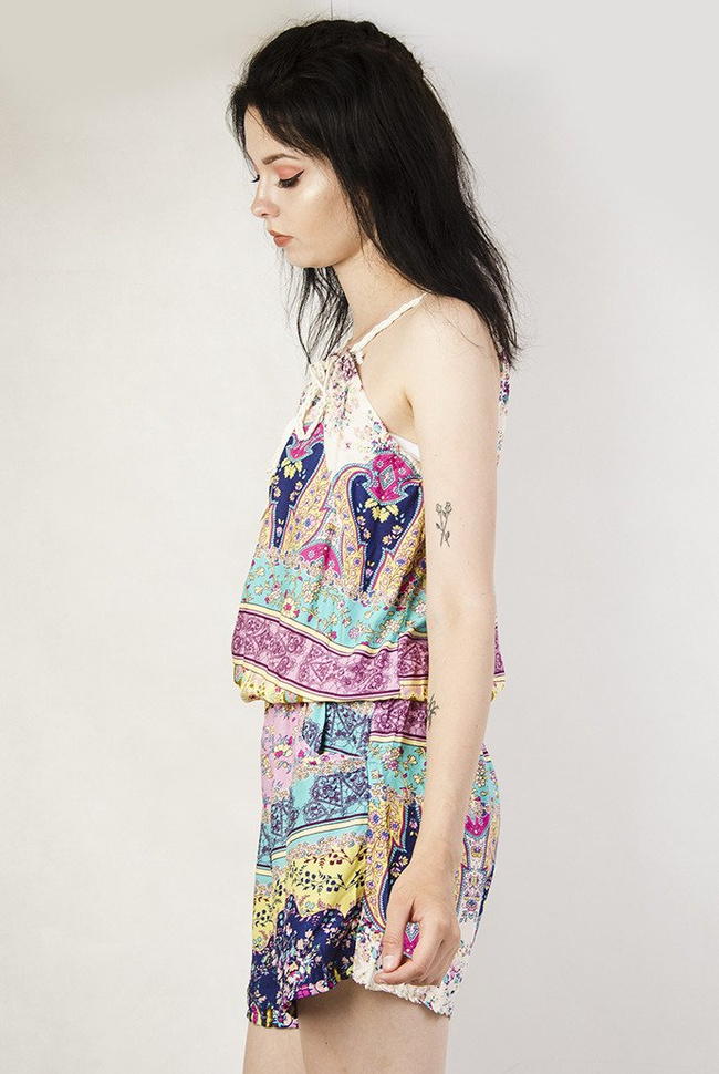 Wielokolorowy kombinezon z wiązaniem