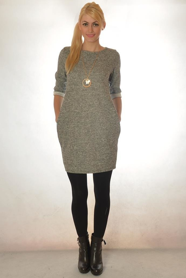 Sukienka z wywijanymi mankietami i kieszeniami