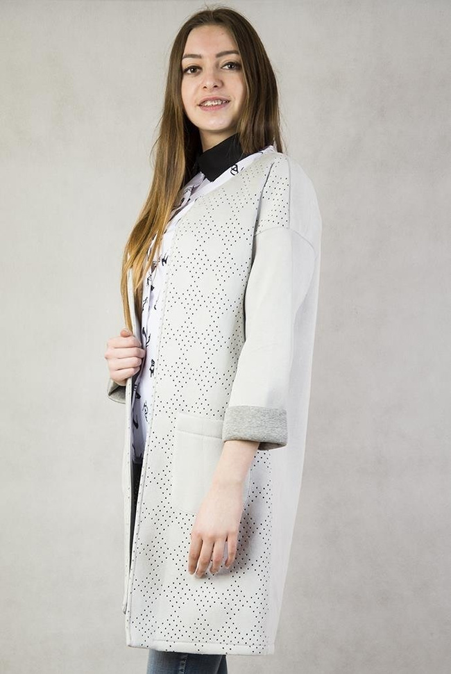 Szara narzutka zamszowa z ażurowym przodem