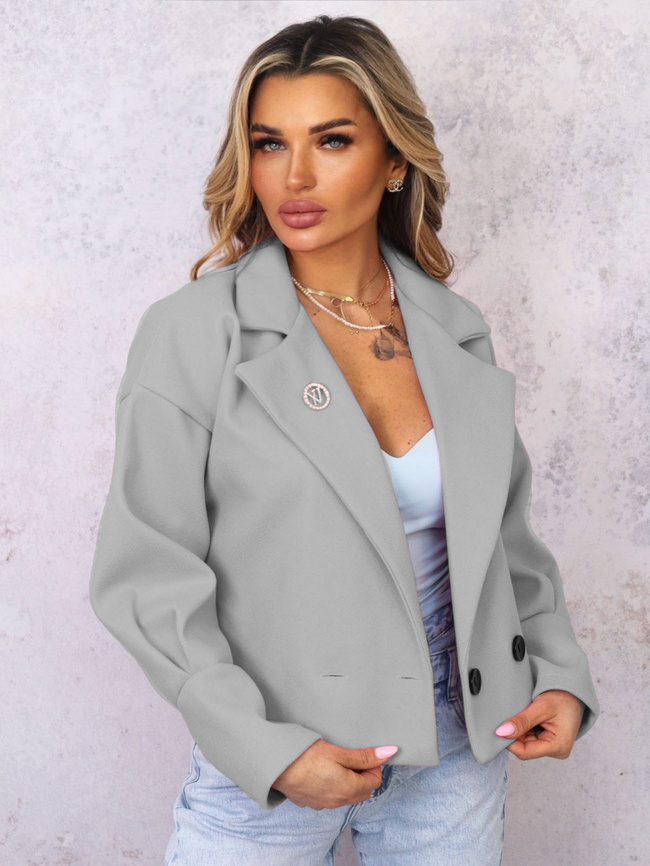  KRÓTKI PŁASZCZ Z KOŁNIERZEM I OZDOBNĄ BROSZKĄ- SZARY