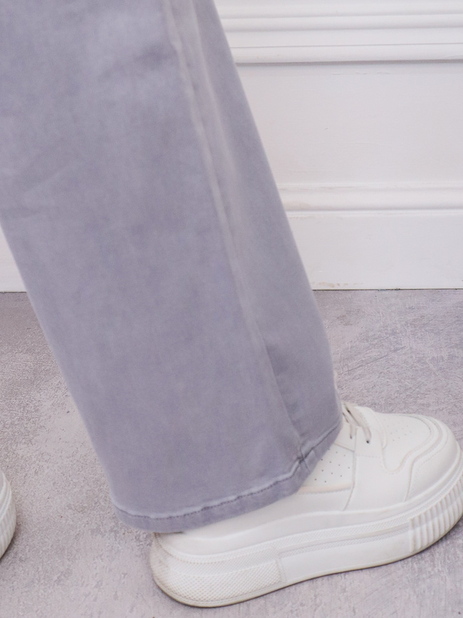 JASNOSZARE SPODNIE JEANSOWE Z SZEROKIMI NOGAWKAMI