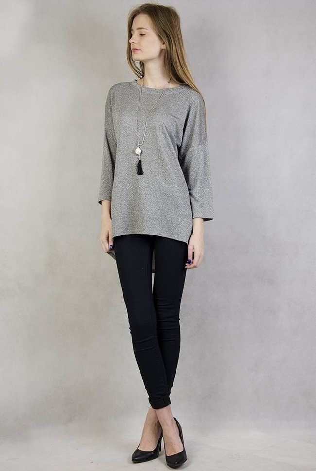 Bluzka przeplatana srebrną nitką z wisiorkiem