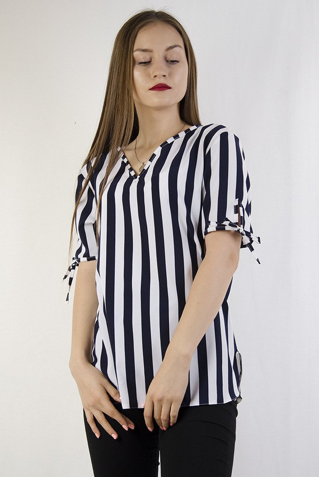 Bluzka w biało granatowe pasy z wycięciem na plecach