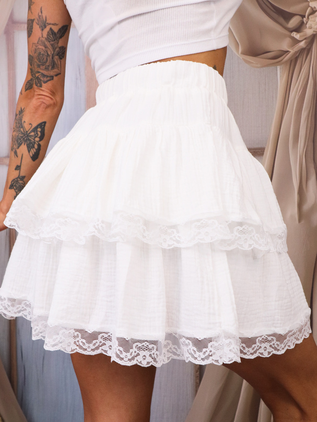 SPÓDNICA Z FALBANAMI I UKRYTYMI SZORTAMI- BIAŁA