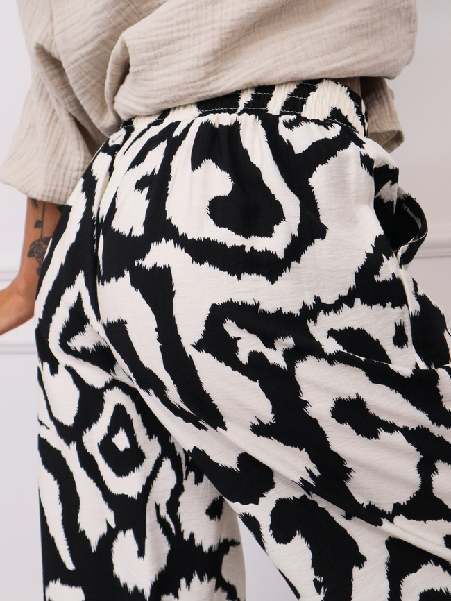 SPODNIE WZORZYSTE Z GUMĄ I WIĄZANIEM W PASIE- CZARNE