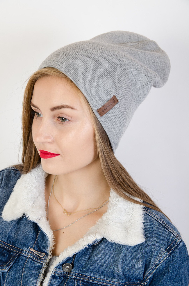 Jasno szara czapka smerfetka  