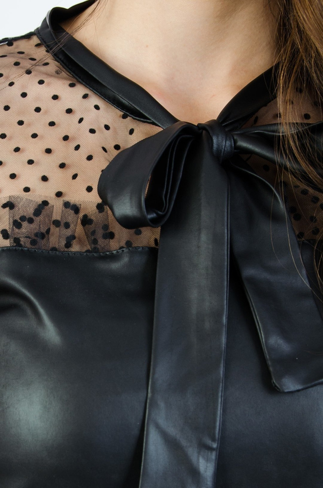 CZARNA BLUZKA Z IMITACJI SKÓRY Z SIATKĄ