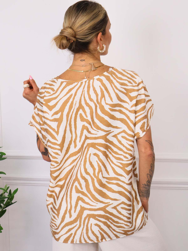 T-SHIRT OVERSIZE W ZEBRĘ Z OZDOBNYMI CYRKONIAMI- BRĄZOWY