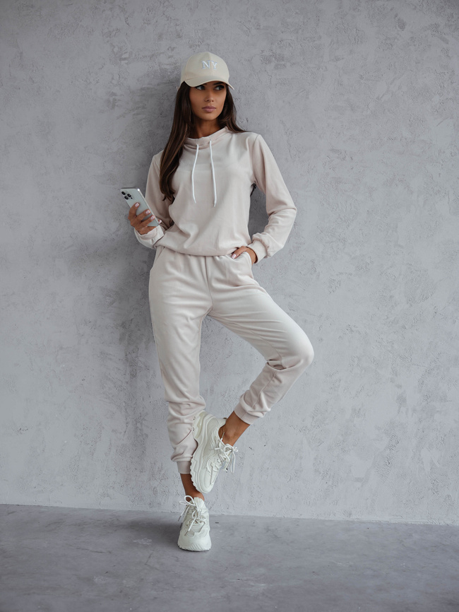 KOMPLET DRESOWY WELUROWY Z KONTRASTOWYMI SZNURKAMI- BEŻOWY