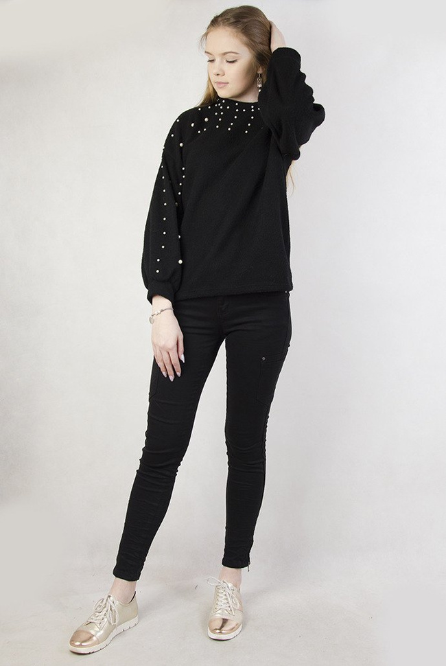 Czarna bluza z koralikami, włochata