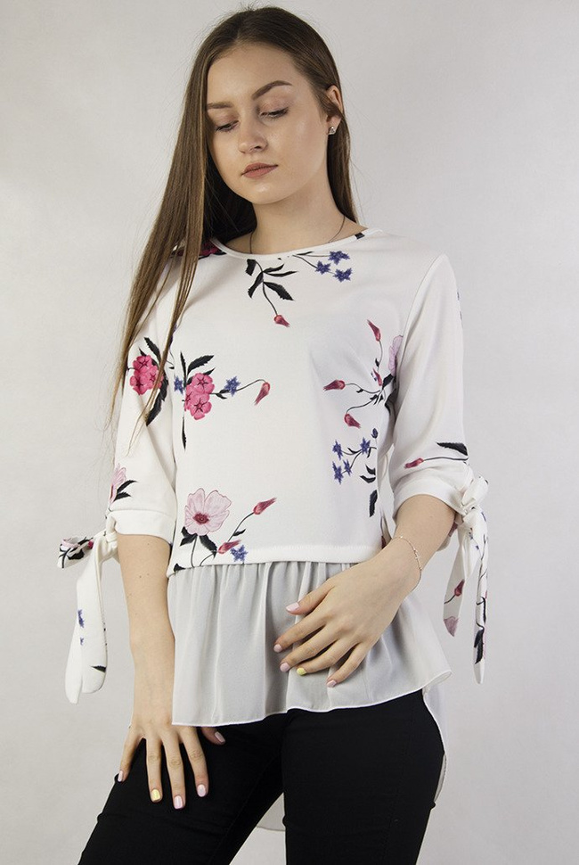 Biała bluzka w kolorowe kwiaty